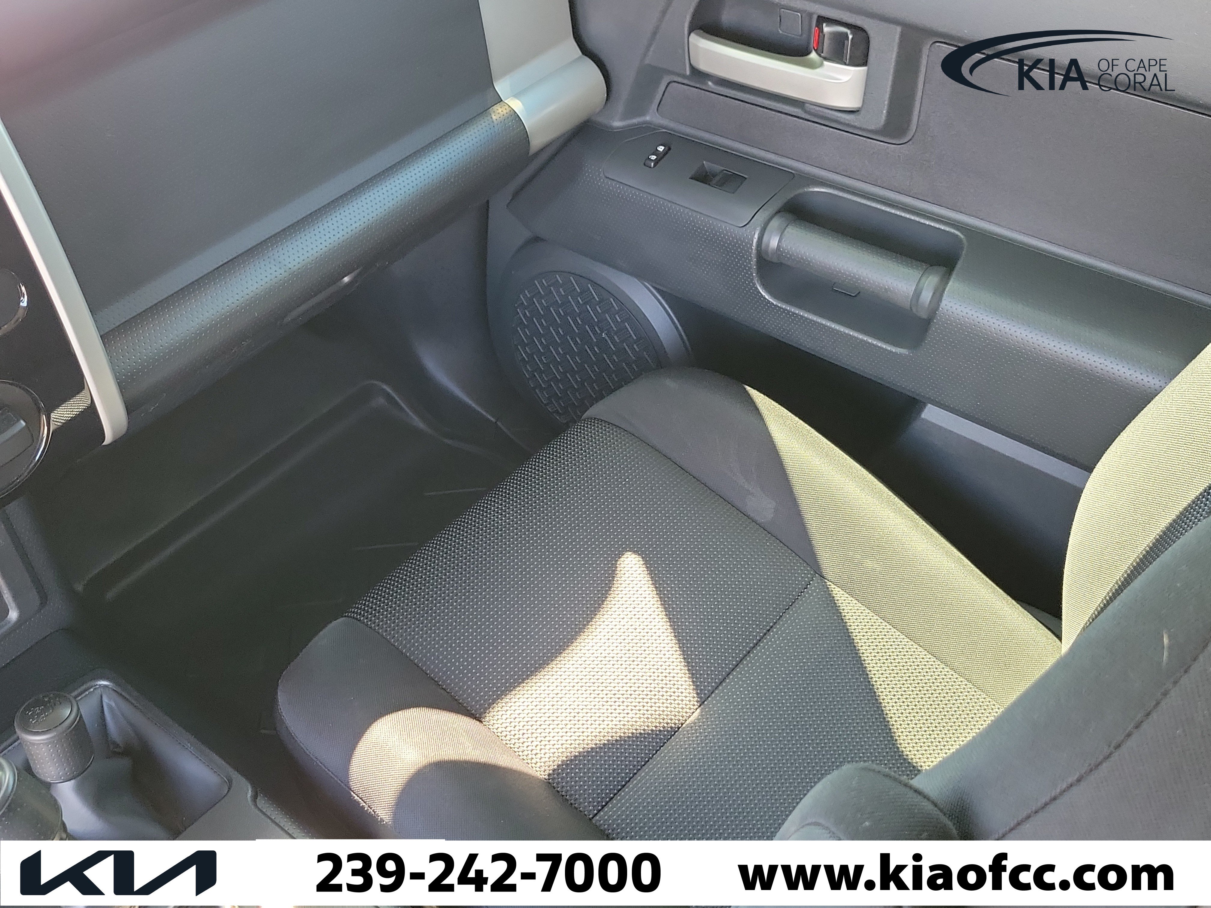 Used 2014 Toyota FJ Cruiser 4WD w/ Convenience Package image 17