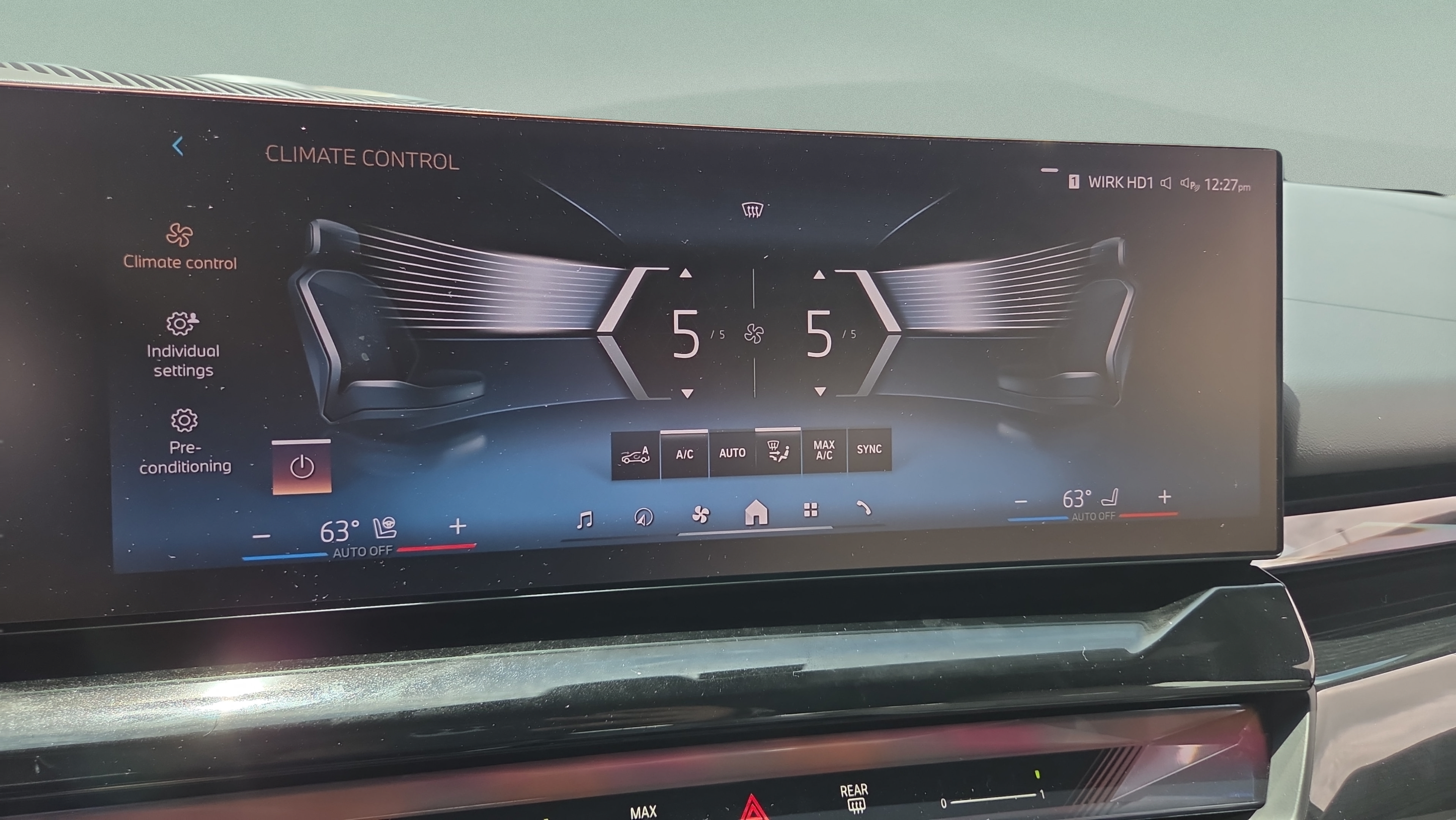 Used 2025 BMW 550e xDrive w/ Premium Package AWD/4WD image 30