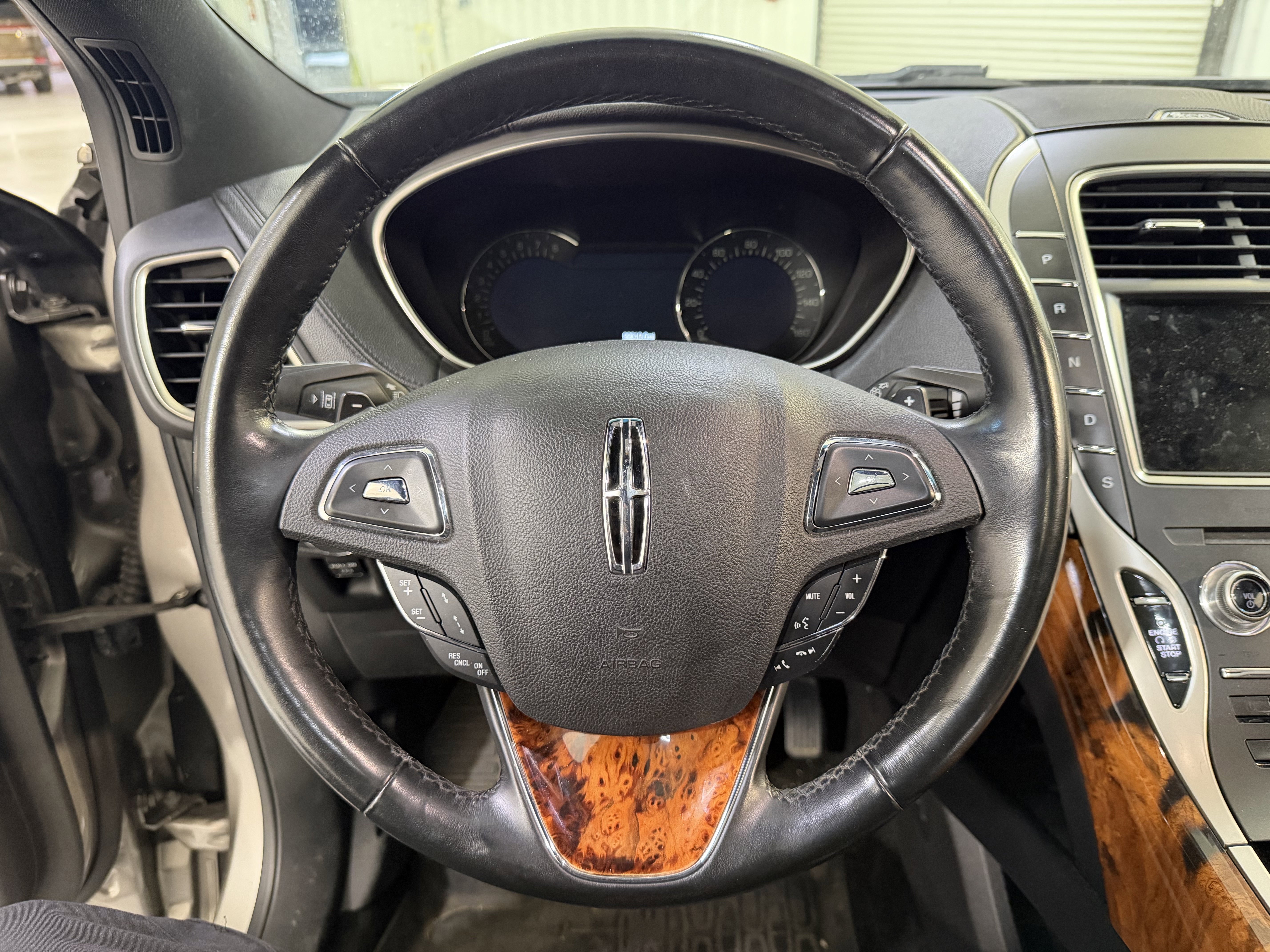 Used 2017 Lincoln MKX Reserve w/ Driver Assistance Package image 15