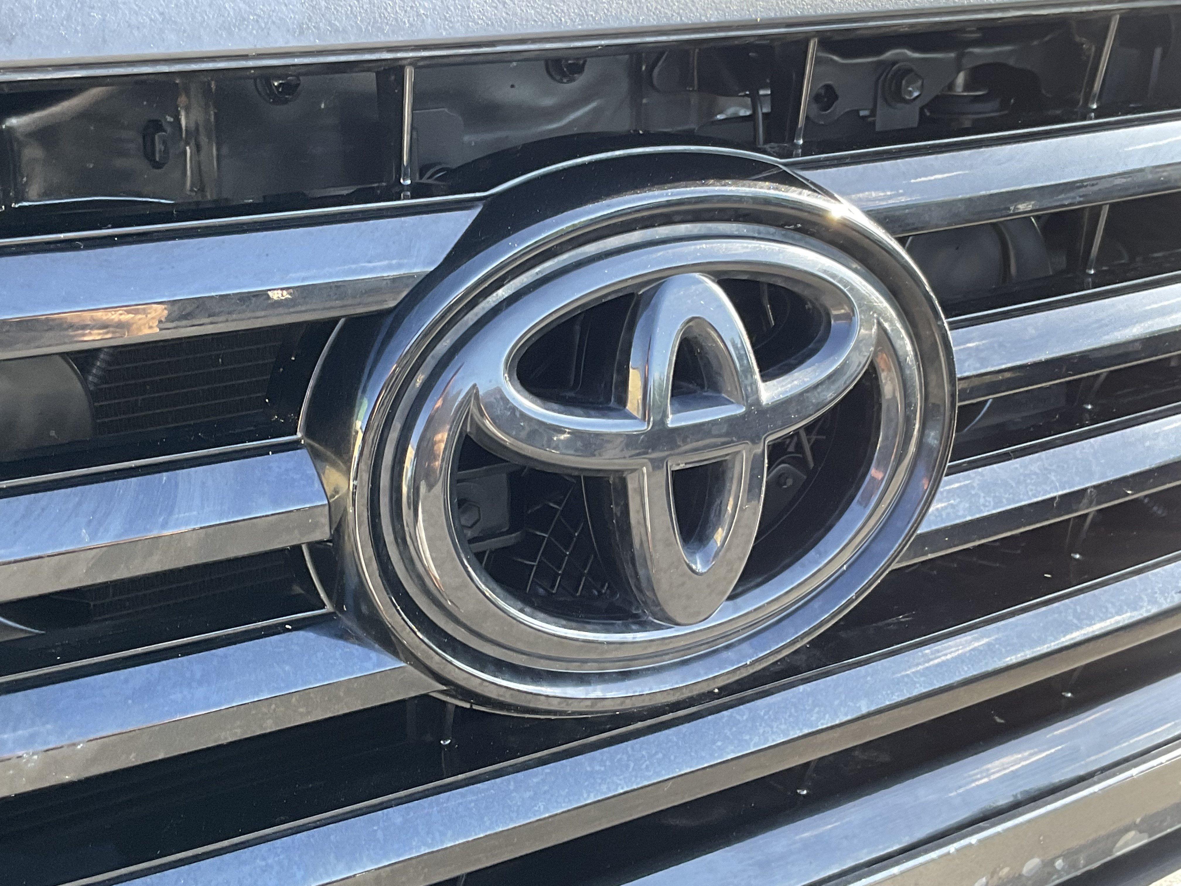 Used 2018 Toyota Sequoia TRD Sport AWD/4WD image 6