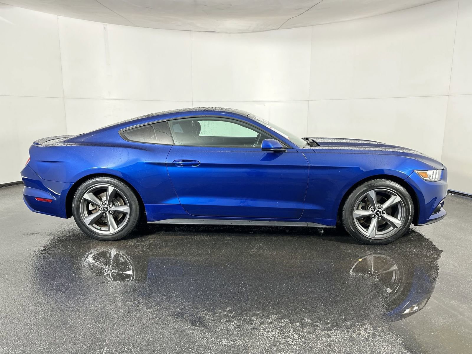 Used 2017 Ford Mustang EcoBoost image 13