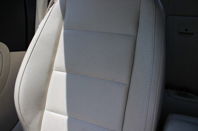 Used 2015 Volkswagen Eos Komfort FWD image 29