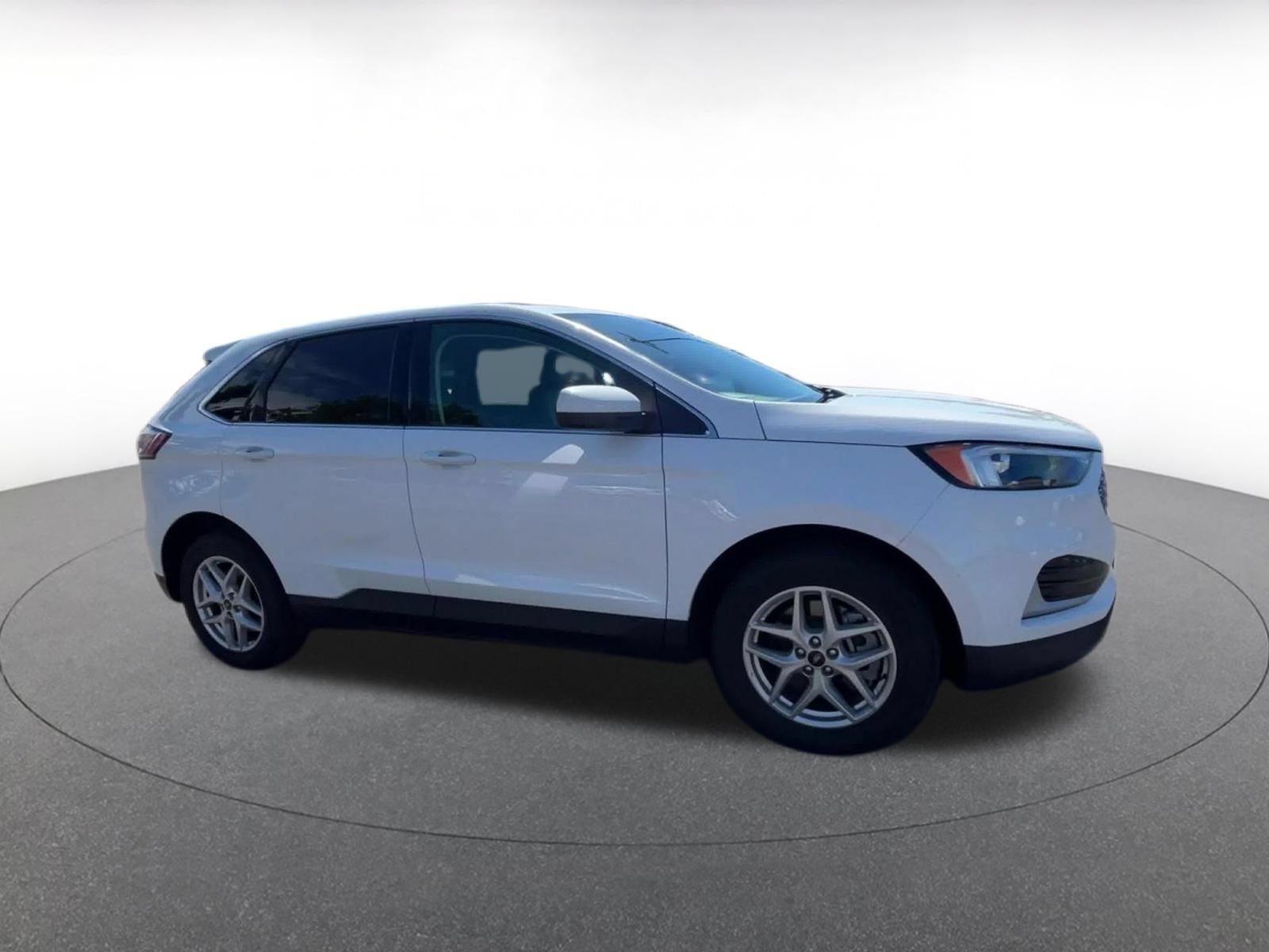 Used 2024 Ford Edge SEL AWD/4WD image 2