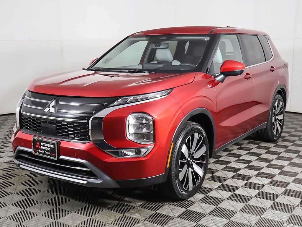 Used 2025 Mitsubishi Outlander SE image 10