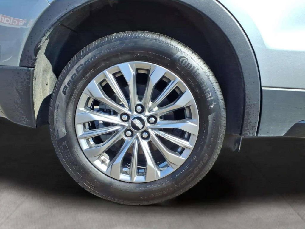 Used 2025 Cadillac XT4 Premium Luxury FWD image 20