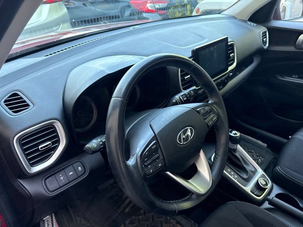 Used 2021 Hyundai Venue SEL FWD image 10