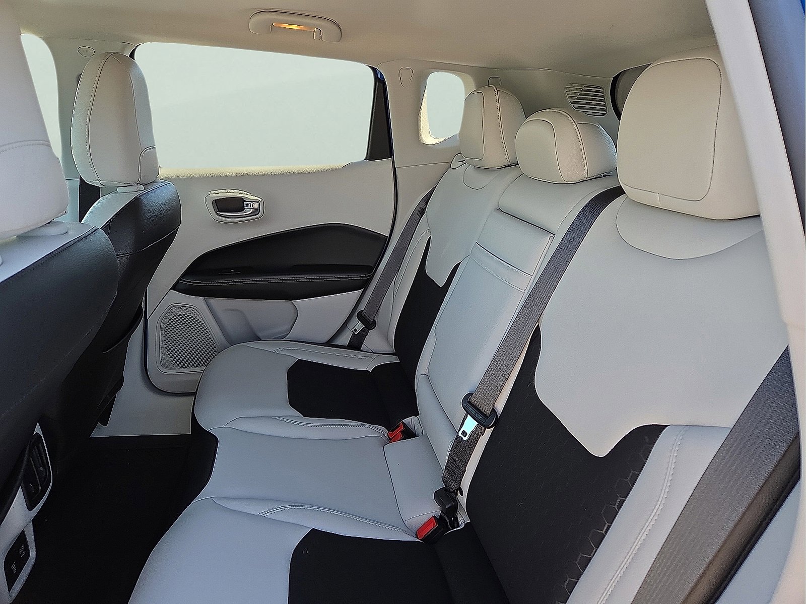 Used 2018 Jeep Compass Latitude w/ Popular Equipment Group image 10