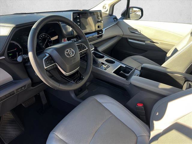 Certified 2022 Toyota Sienna Limited image 9
