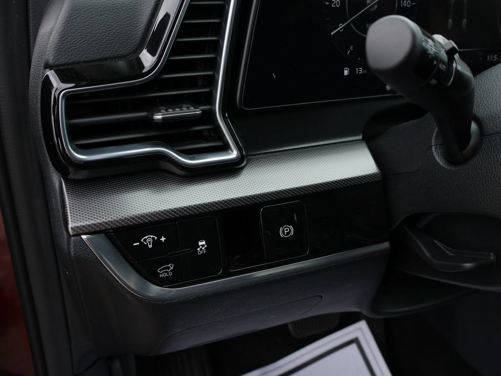 Certified 2025 Kia Sportage SX FWD image 18