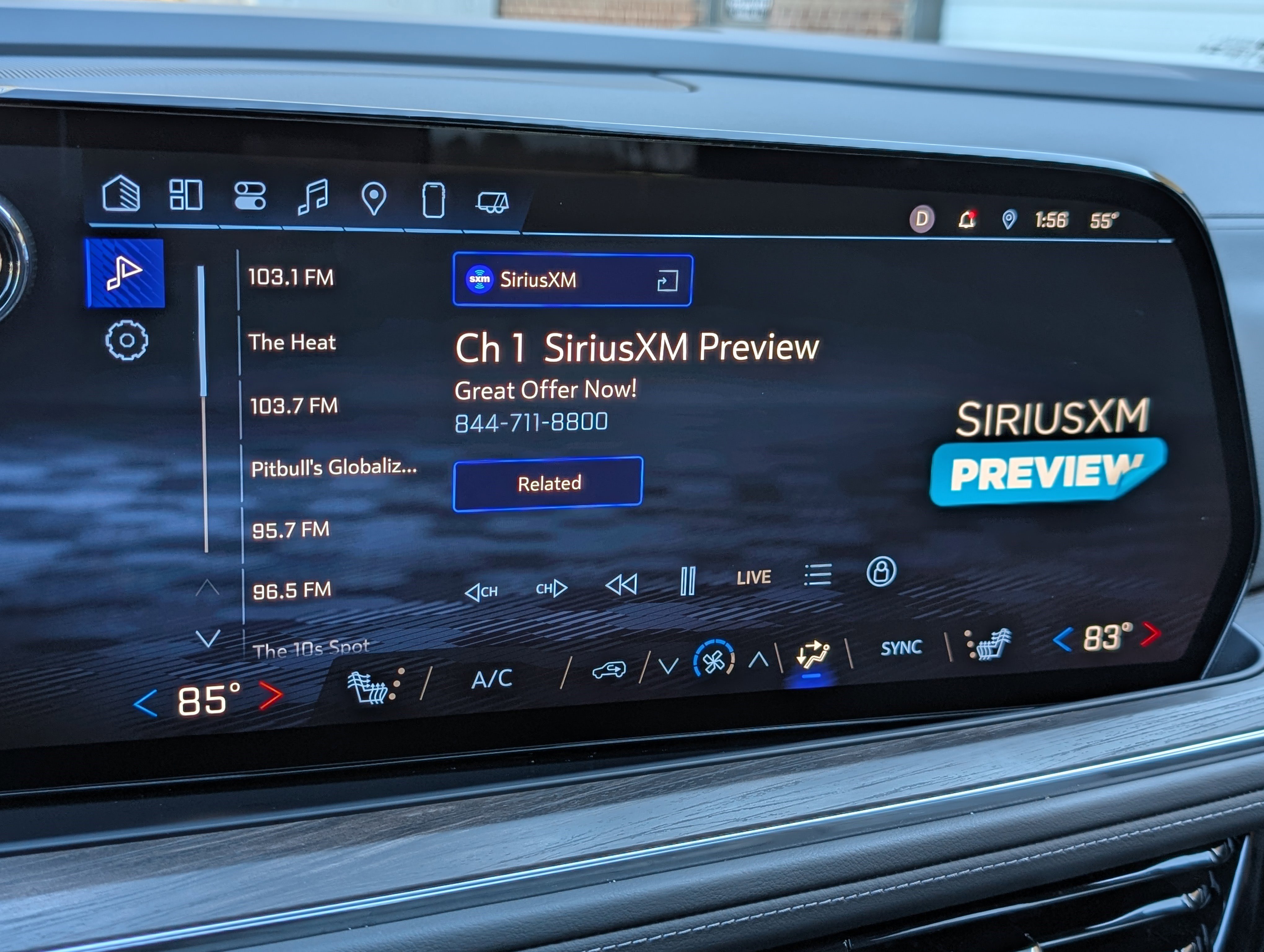 Used 2025 Chevrolet Suburban Z71 w/ Comfort Package image 31