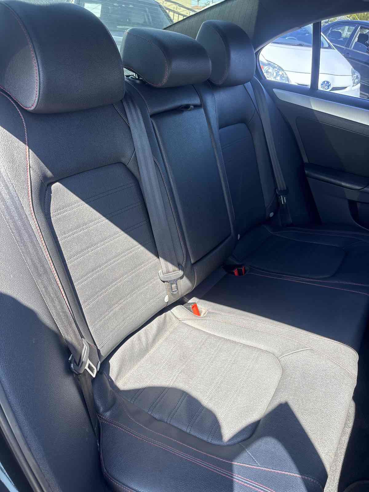 Used 2012 Volkswagen Jetta GLI FWD image 13
