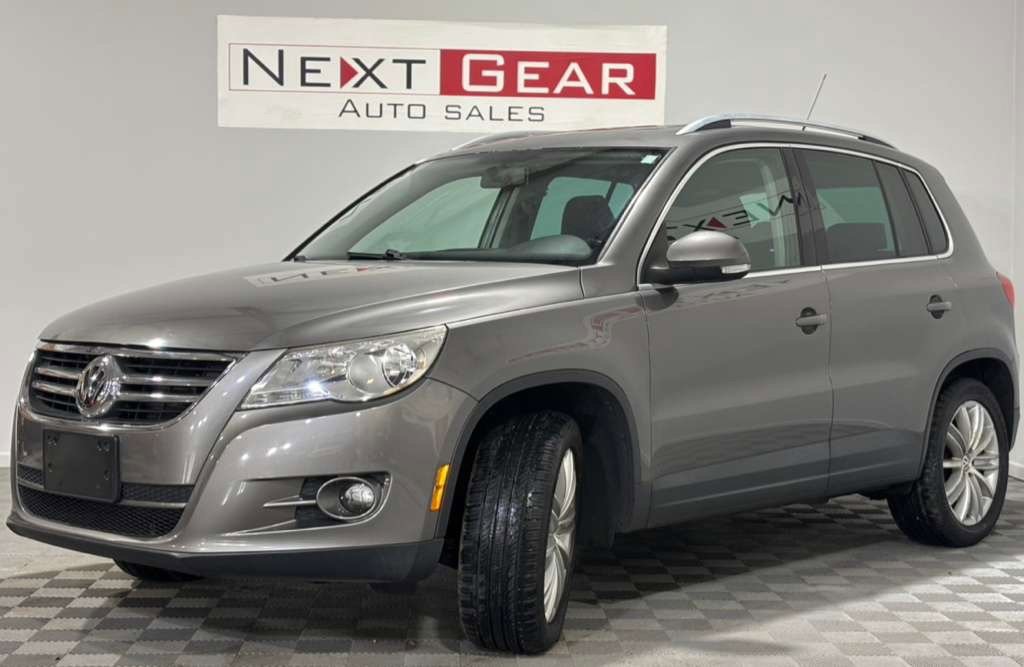 Used 2011 Volkswagen Tiguan S image 2