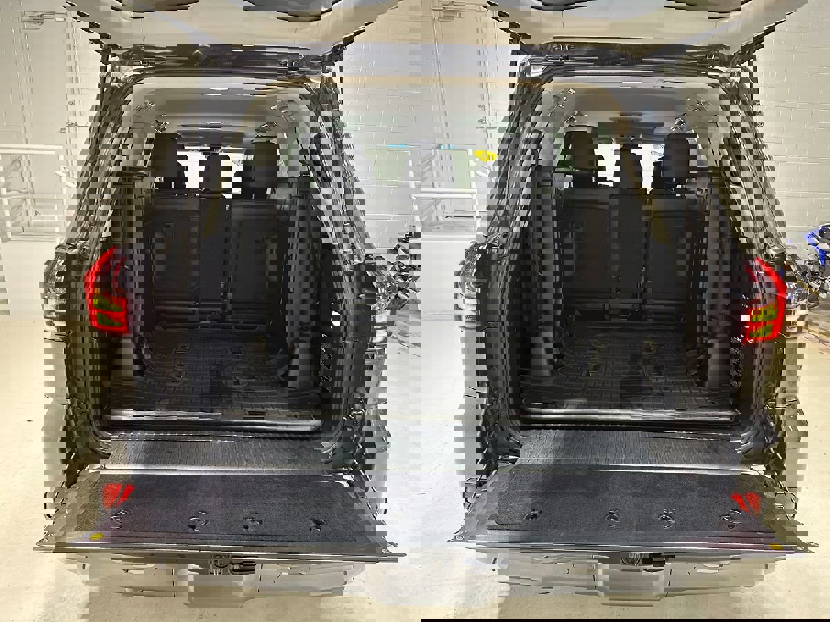 Used 2016 Lexus LX 570 4WD w/ Luxury Package image 7