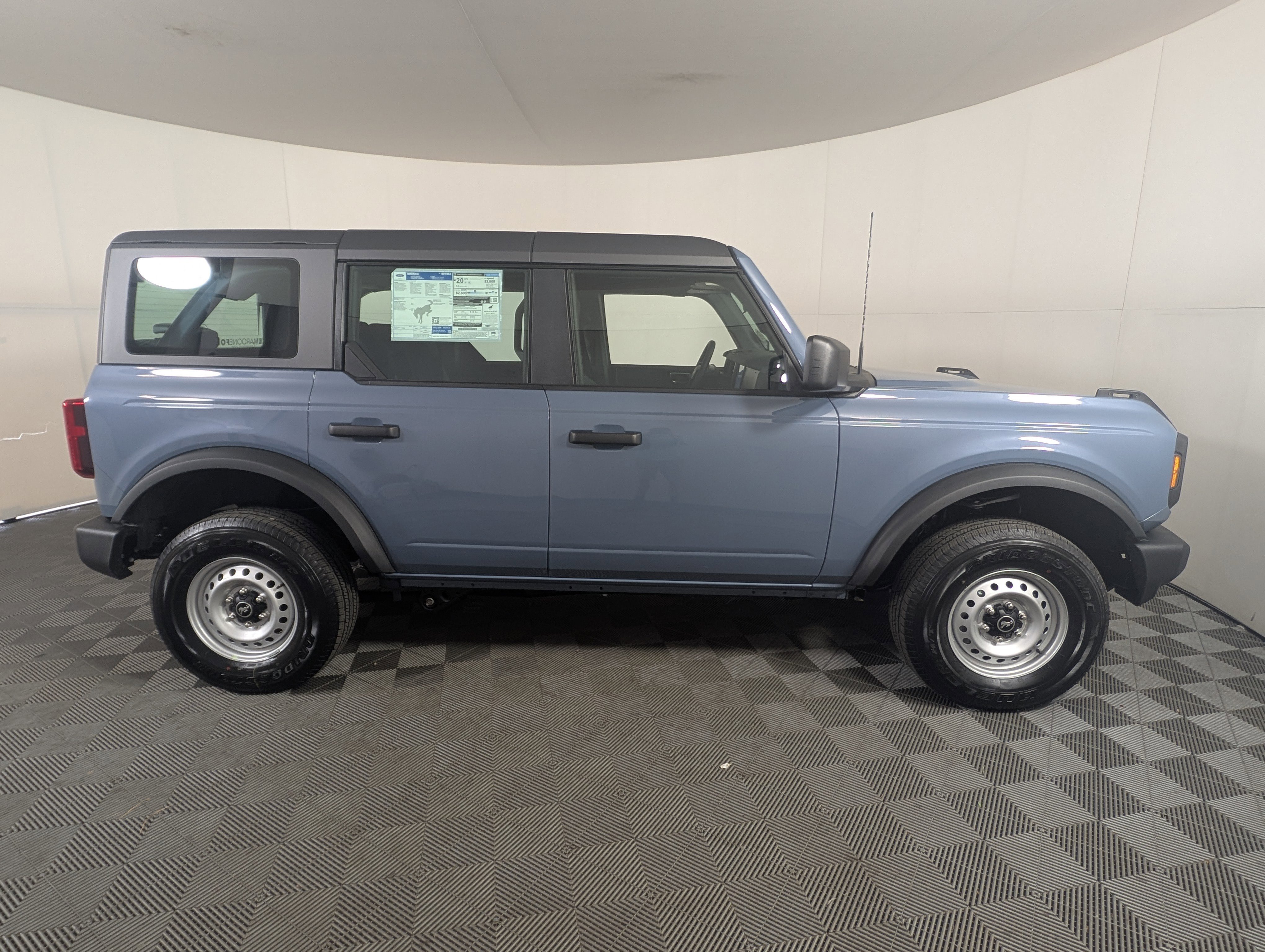 New 2025 Ford Bronco 4-Door image 8