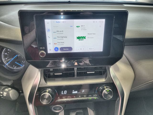Used 2023 Toyota Venza LE AWD/4WD image 16