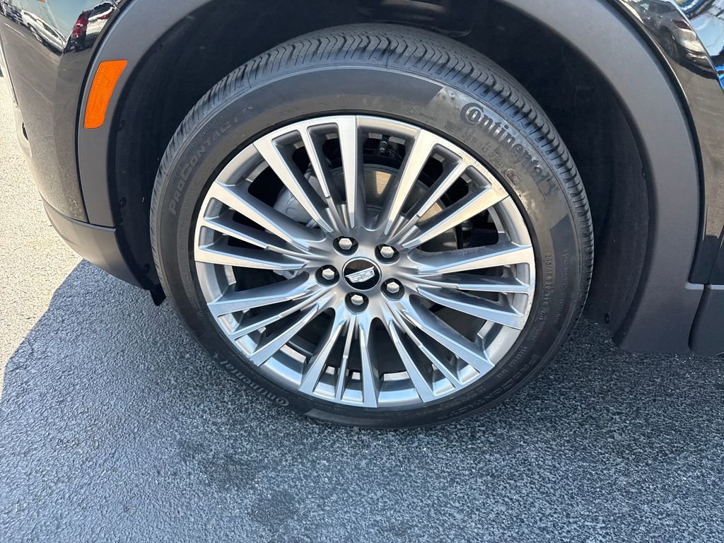 Used 2025 Cadillac XT4 Premium Luxury w/ Cold Weather Package AWD/4WD image 30
