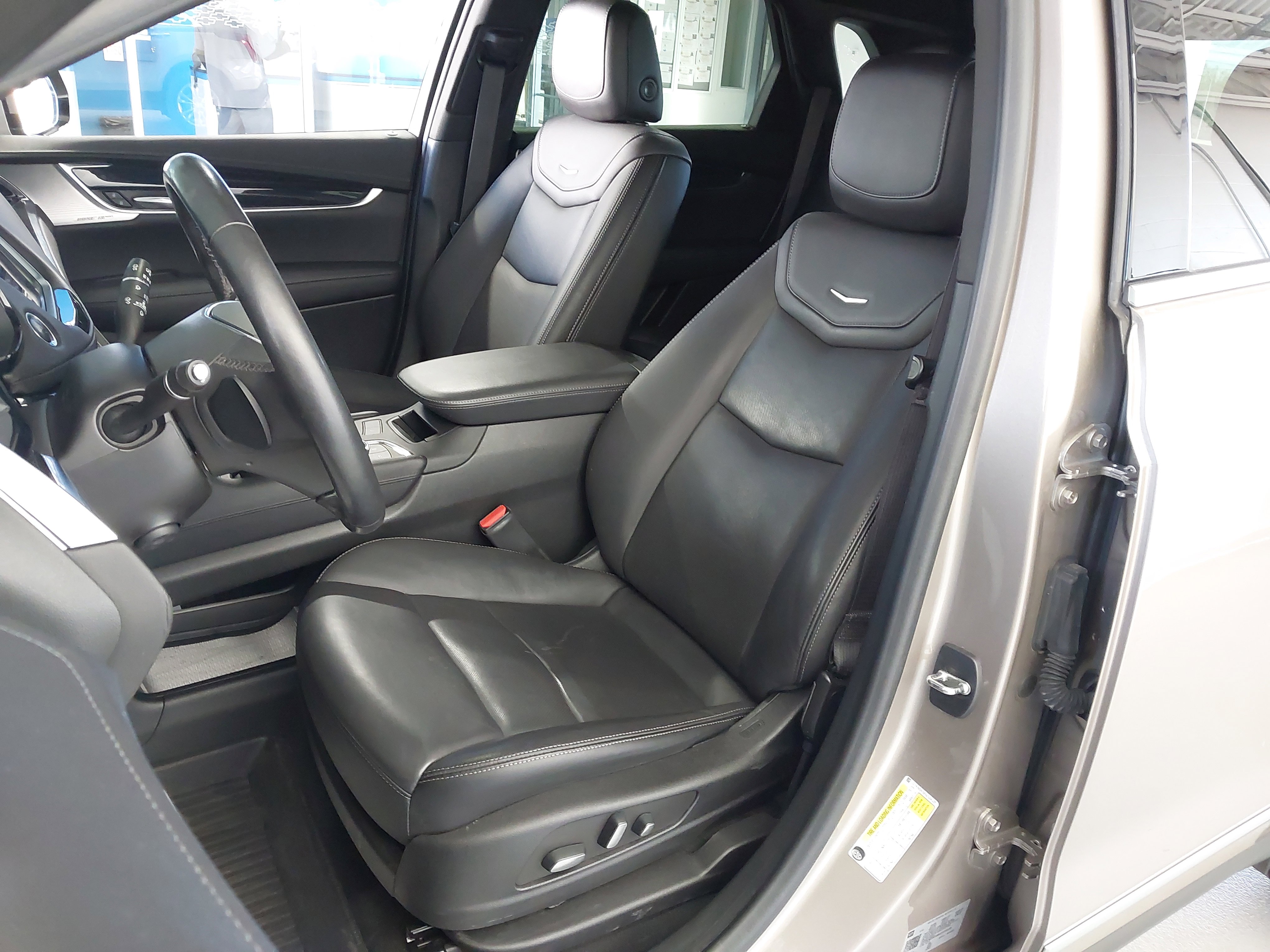 Used 2022 Cadillac XT5 Premium Luxury w/ LPO, Floor Liner Package image 23