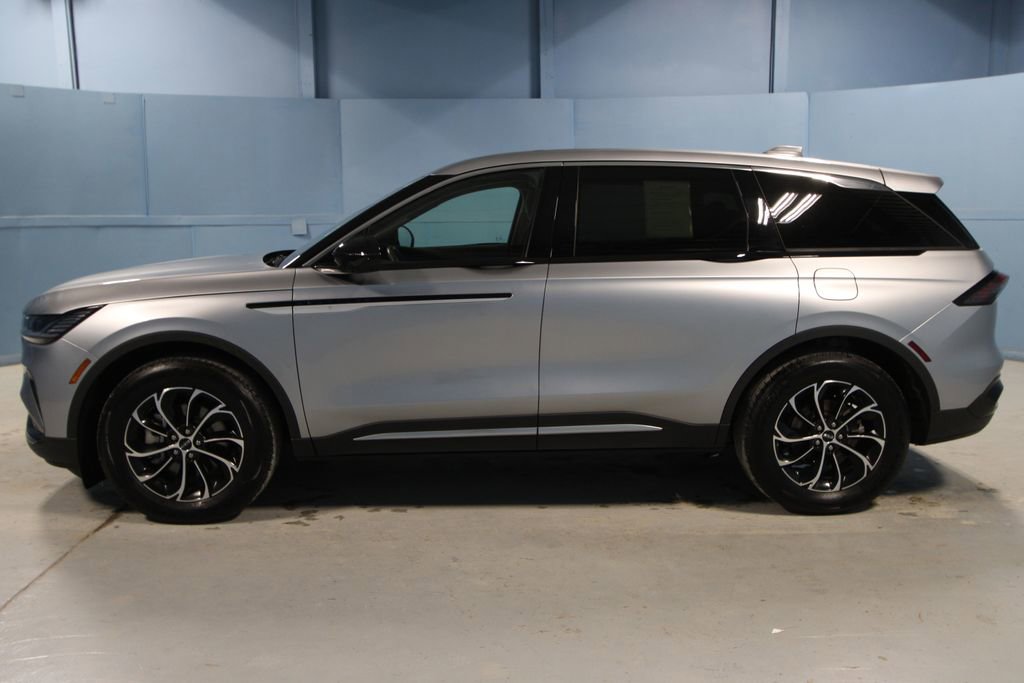 Used 2025 Lincoln Nautilus Premier image 30