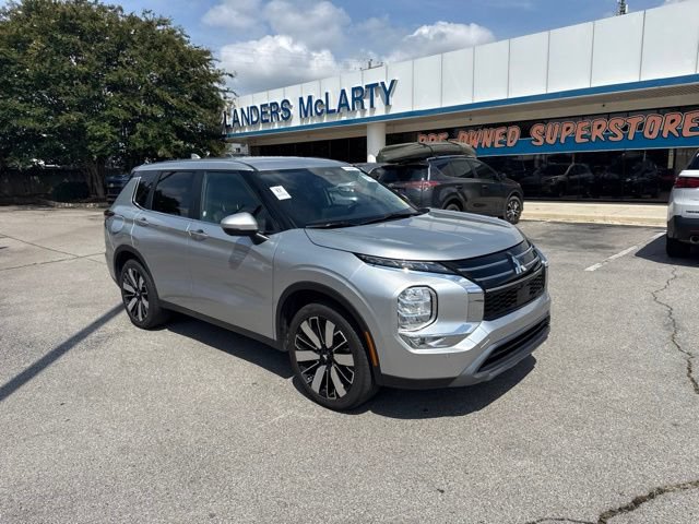 Used 2025 Mitsubishi Outlander SE FWD image 1