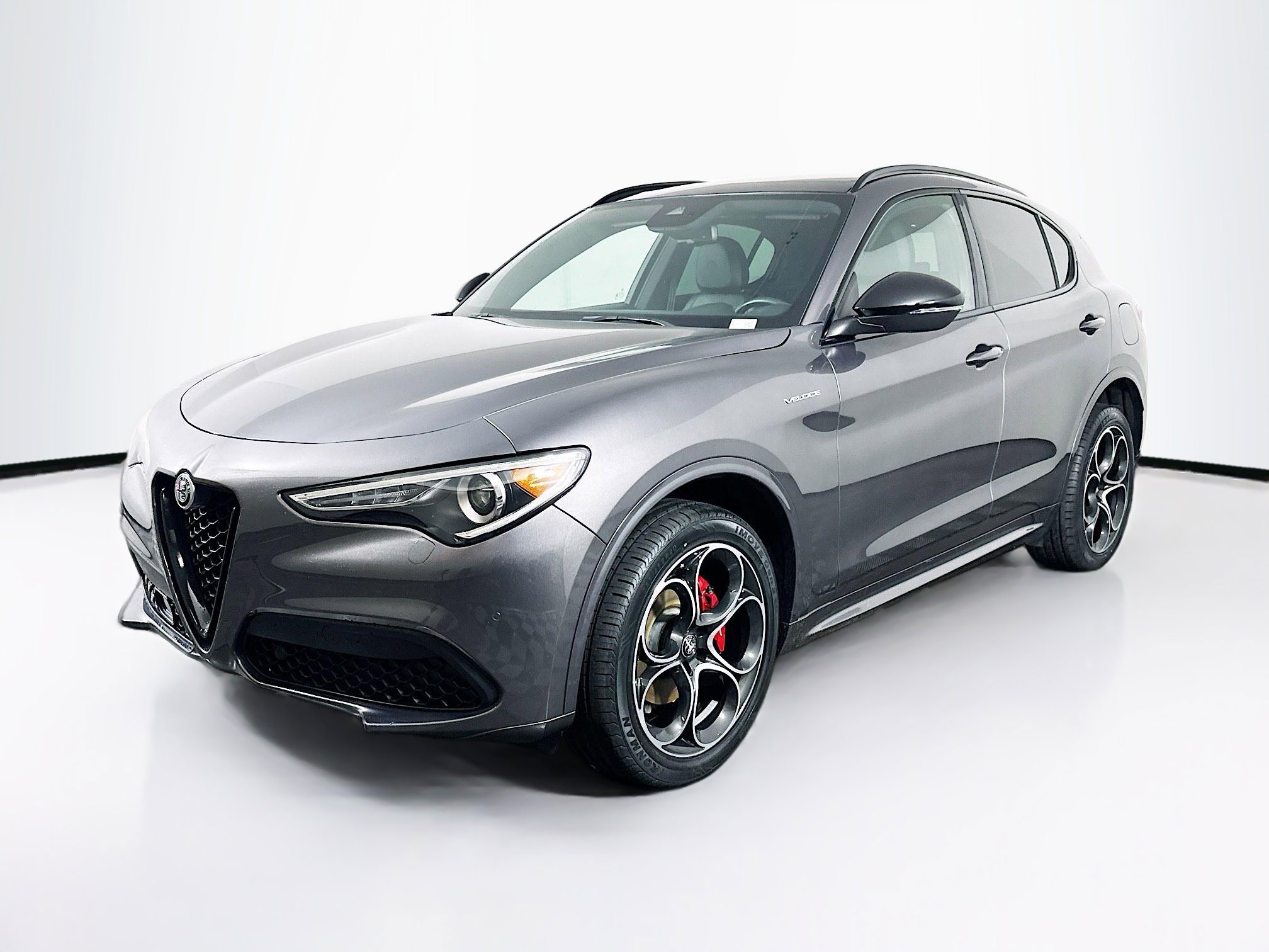 Used 2023 Alfa Romeo Stelvio Veloce AWD/4WD image 3