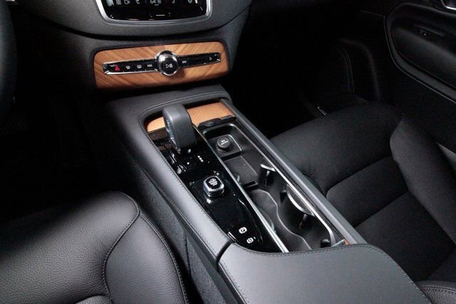 Certified 2025 Volvo XC90 B6 Plus w/ Protection Package Premier image 10