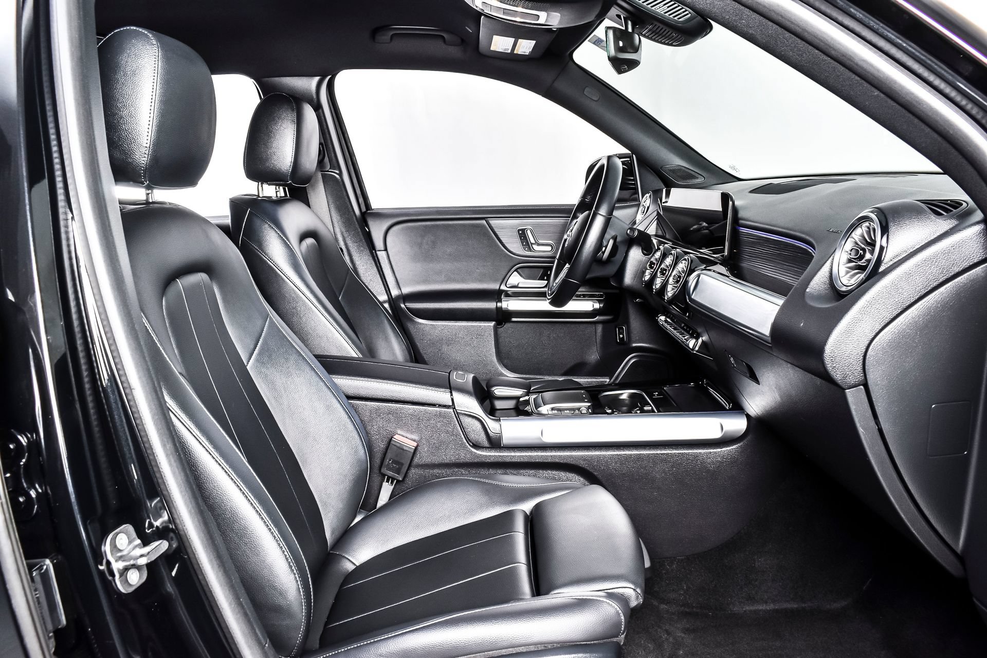 Used 2023 Mercedes-Benz EQB 300 4MATIC image 25