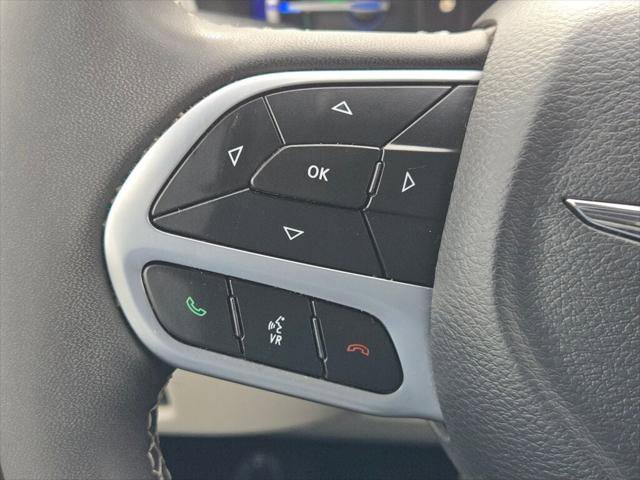 Certified 2024 Chrysler Pacifica Select image 27