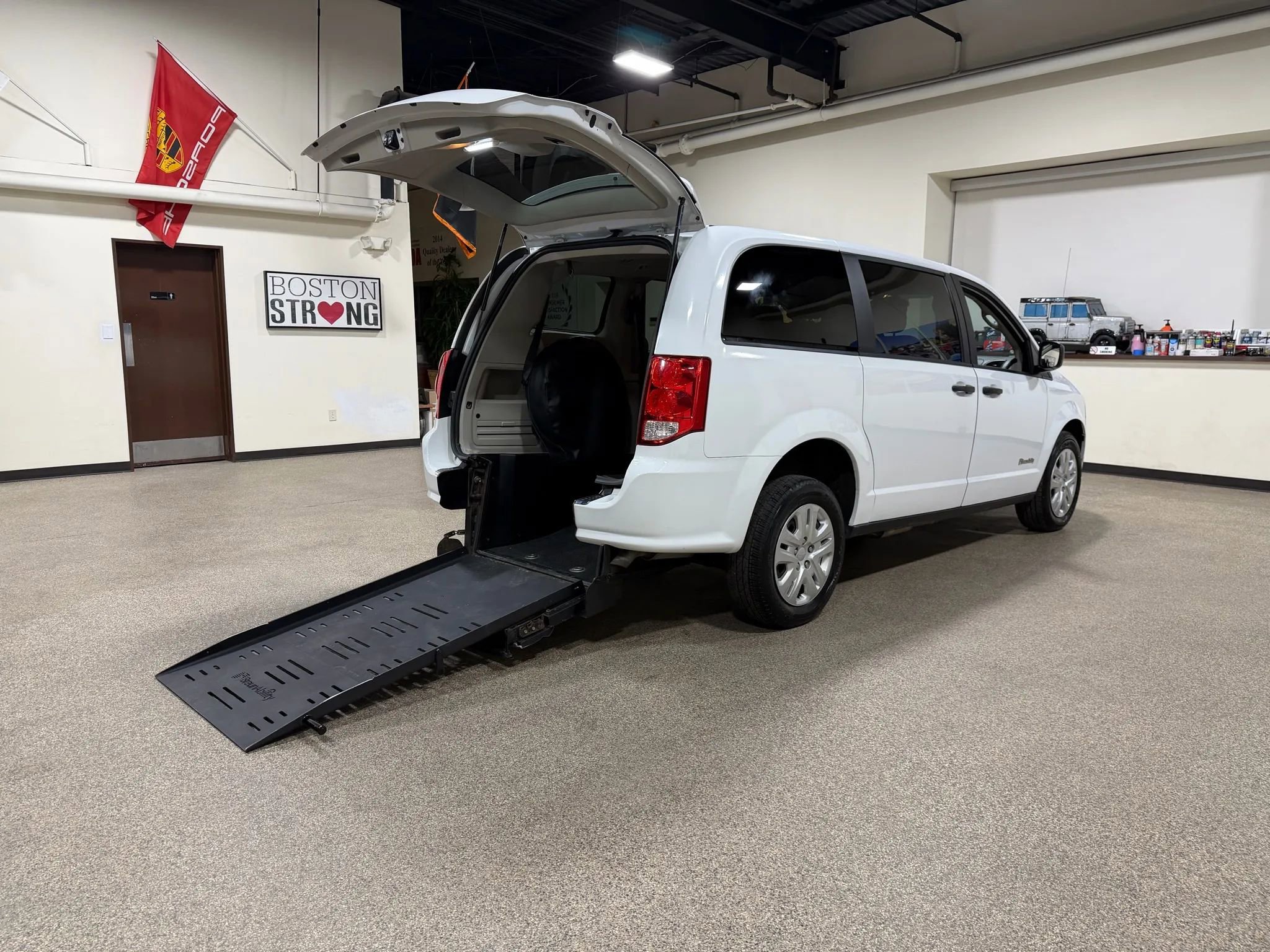 Used 2019 Dodge Grand Caravan SE image 24