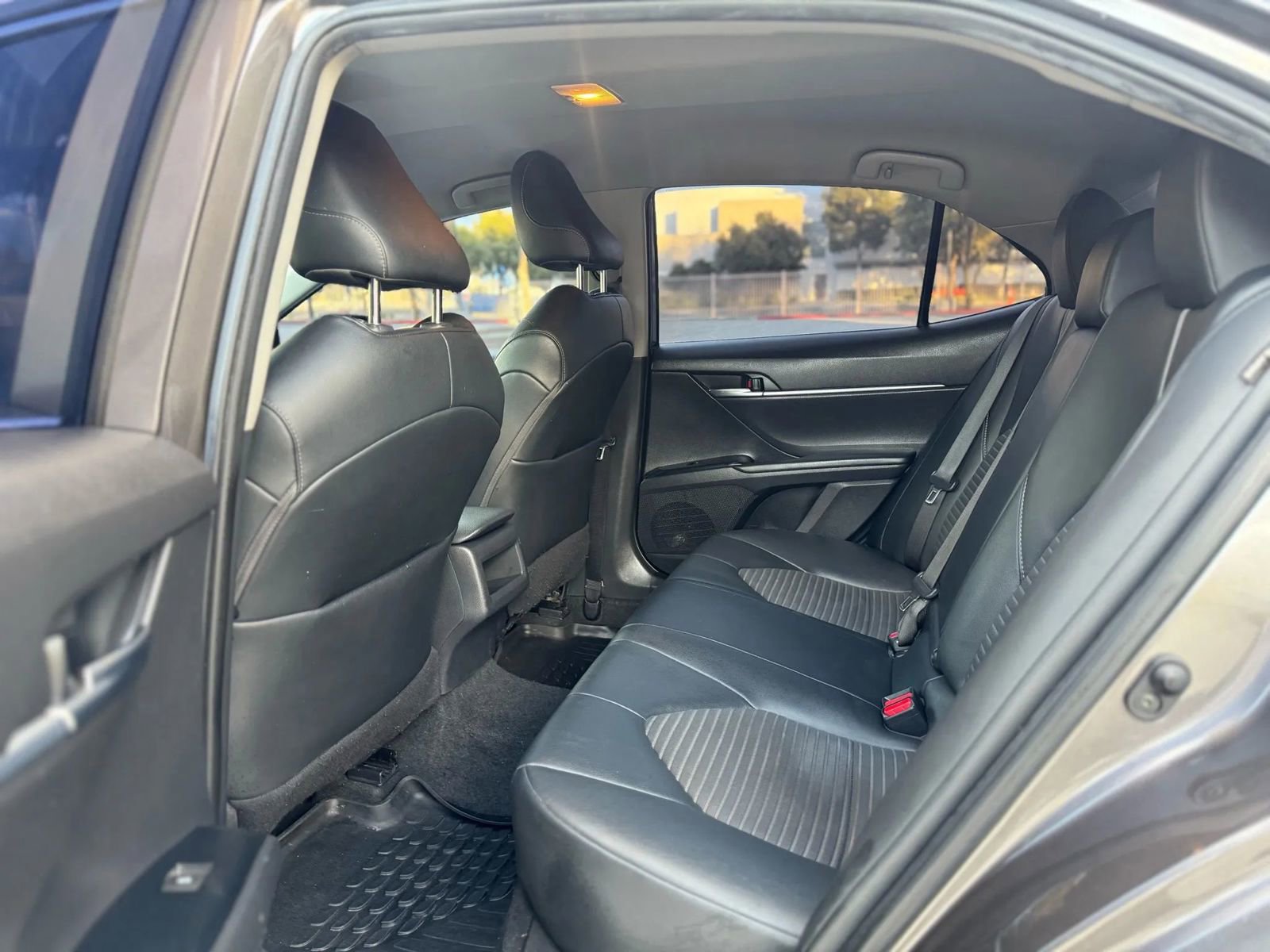 Used 2020 Toyota Camry SE image 11