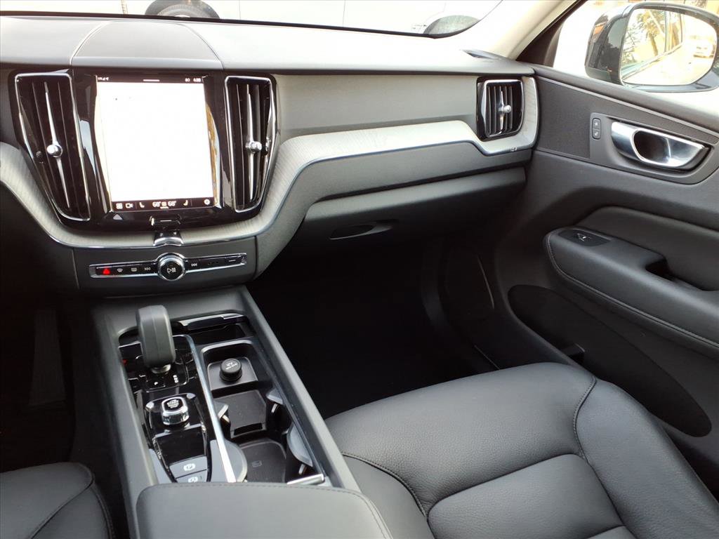 Certified 2025 Volvo XC60 B5 Plus image 14