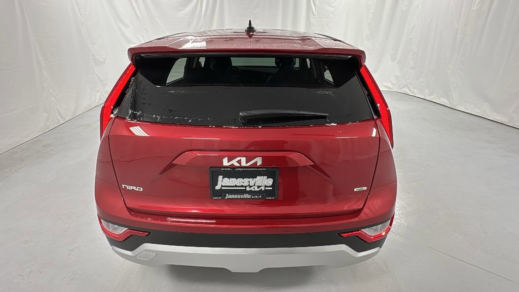 Used 2025 Kia Niro LX image 4