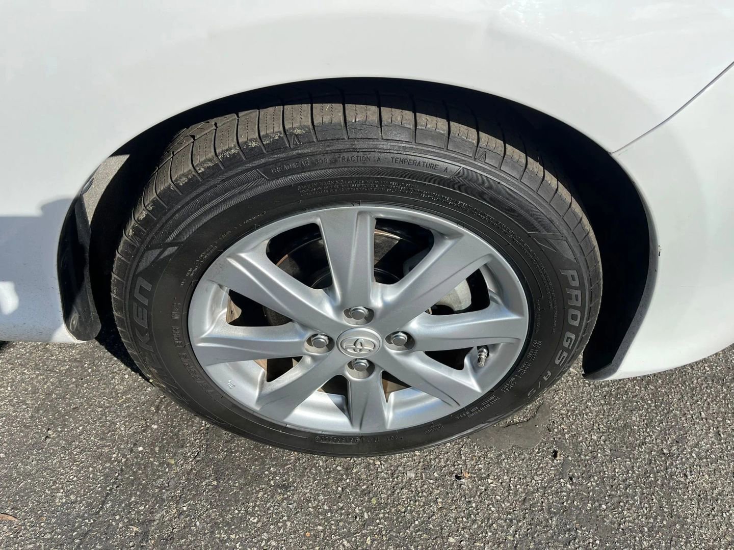 Used 2015 Toyota Yaris LE image 30