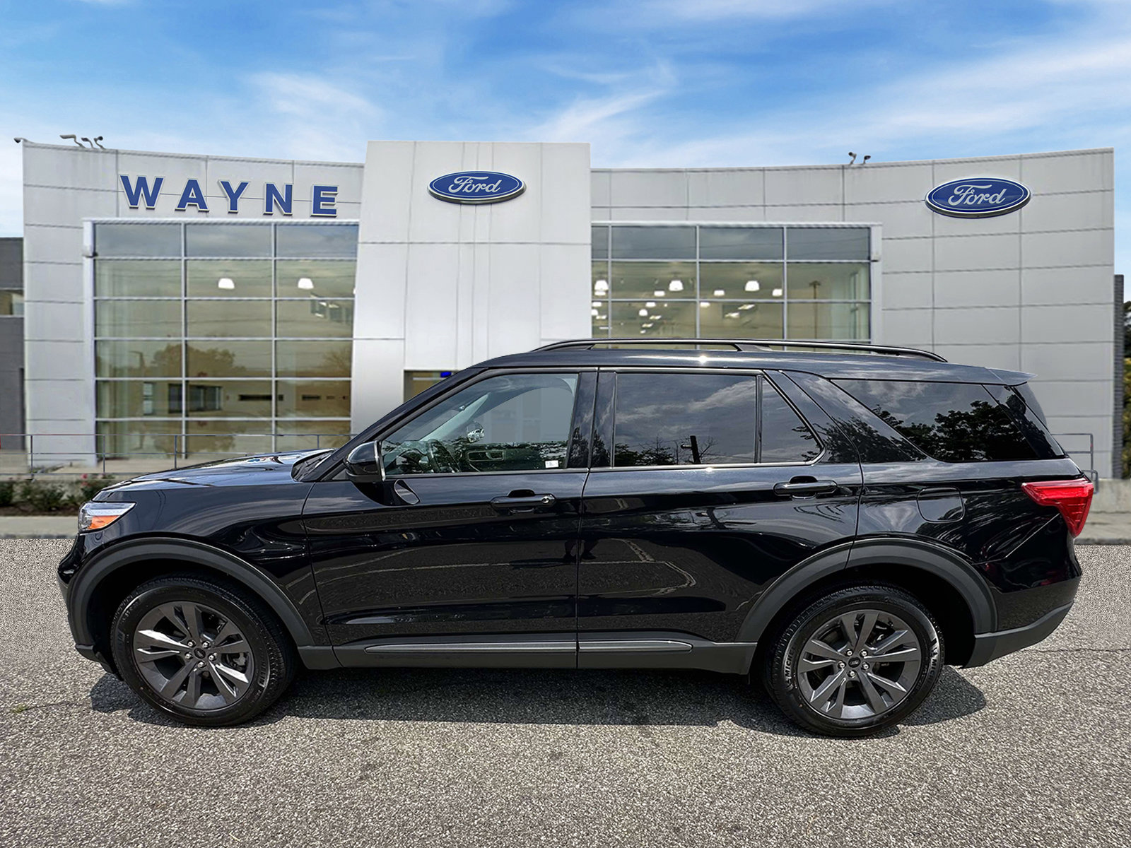 Certified 2023 Ford Explorer XLT w/ Equipment Group 202A AWD/4WD image 7