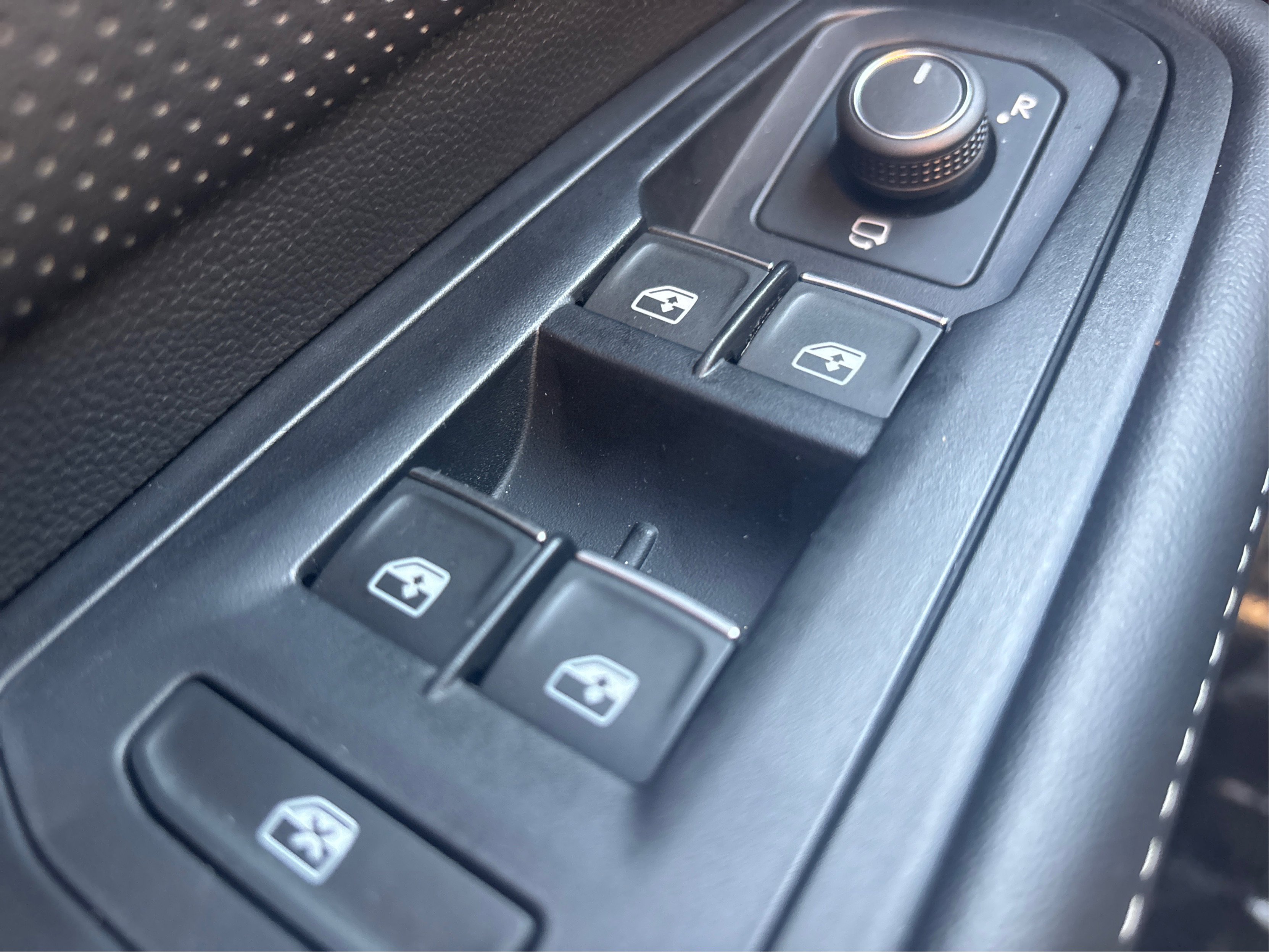 Used 2025 Volkswagen Atlas Cross Sport SEL Premium R-Line image 50