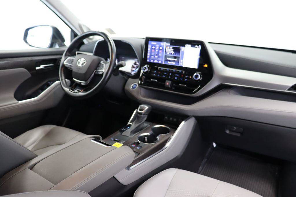 Used 2021 Toyota Highlander Platinum AWD/4WD image 31