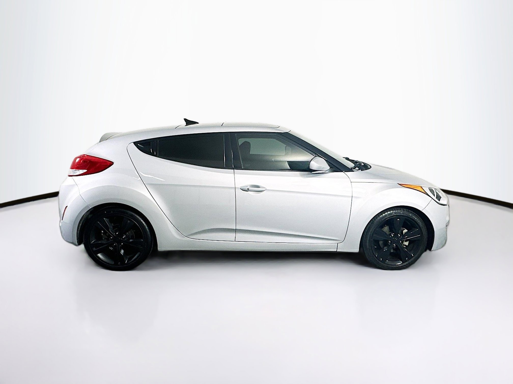 Used 2017 Hyundai Veloster Value Edition image 10