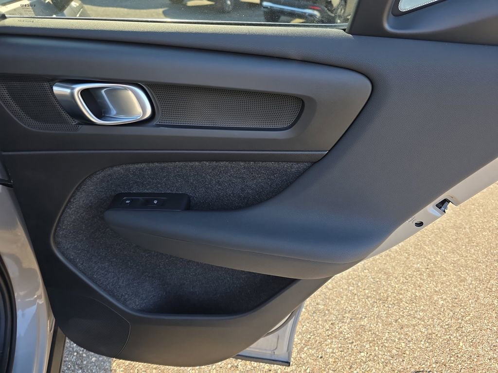 Certified 2025 Volvo XC40 B5 Plus w/ Protection Package Premier image 14