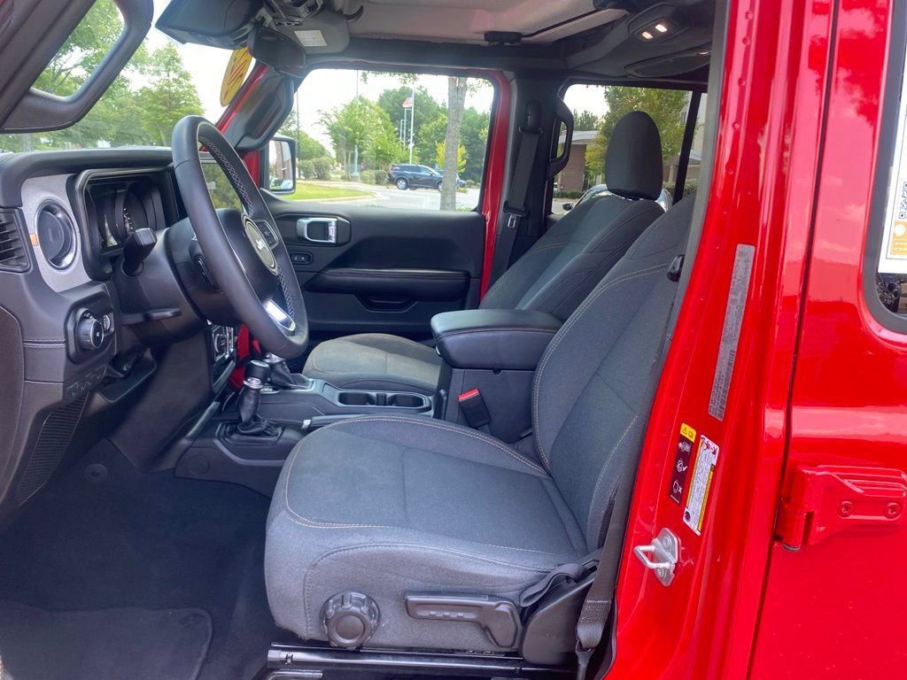 Used 2025 Jeep Wrangler Unlimited Sahara AWD/4WD image 17