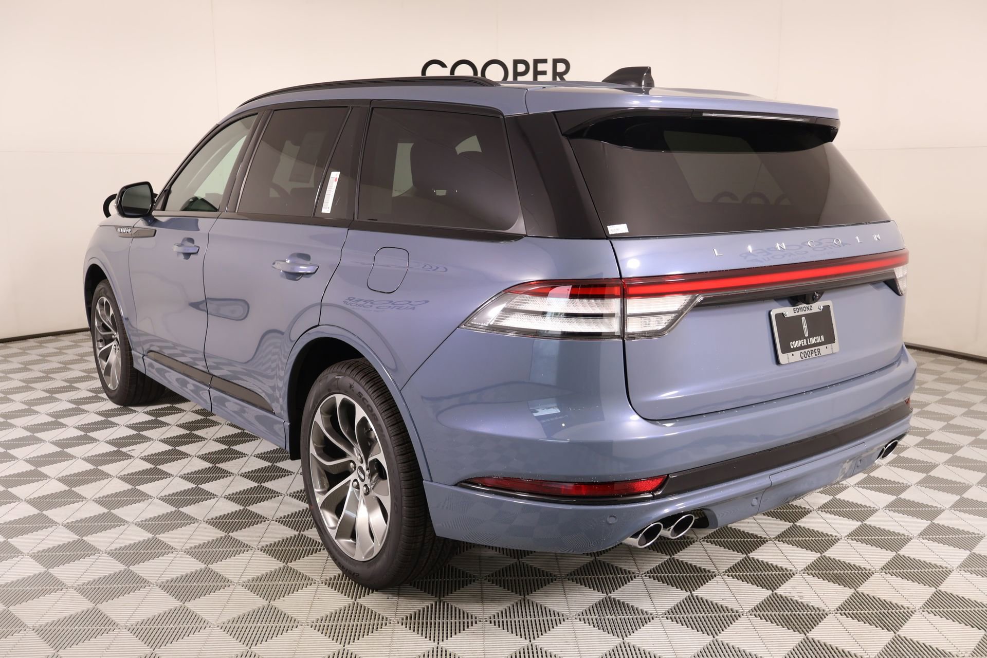 New 2026 Lincoln Aviator AWD w/ Jet Appearance Package image 24