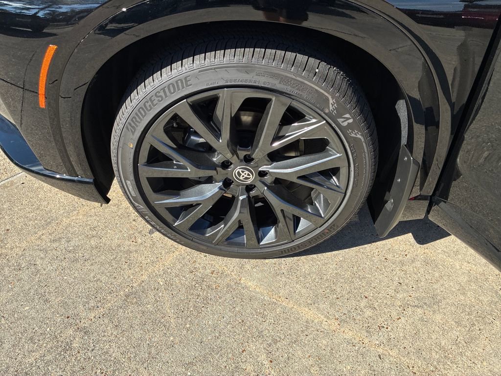 New 2025 Toyota Crown Signia image 31