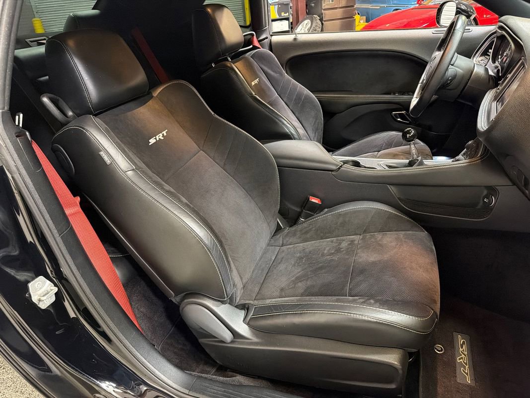 Used 2016 Dodge Challenger SRT Hellcat RWD image 31