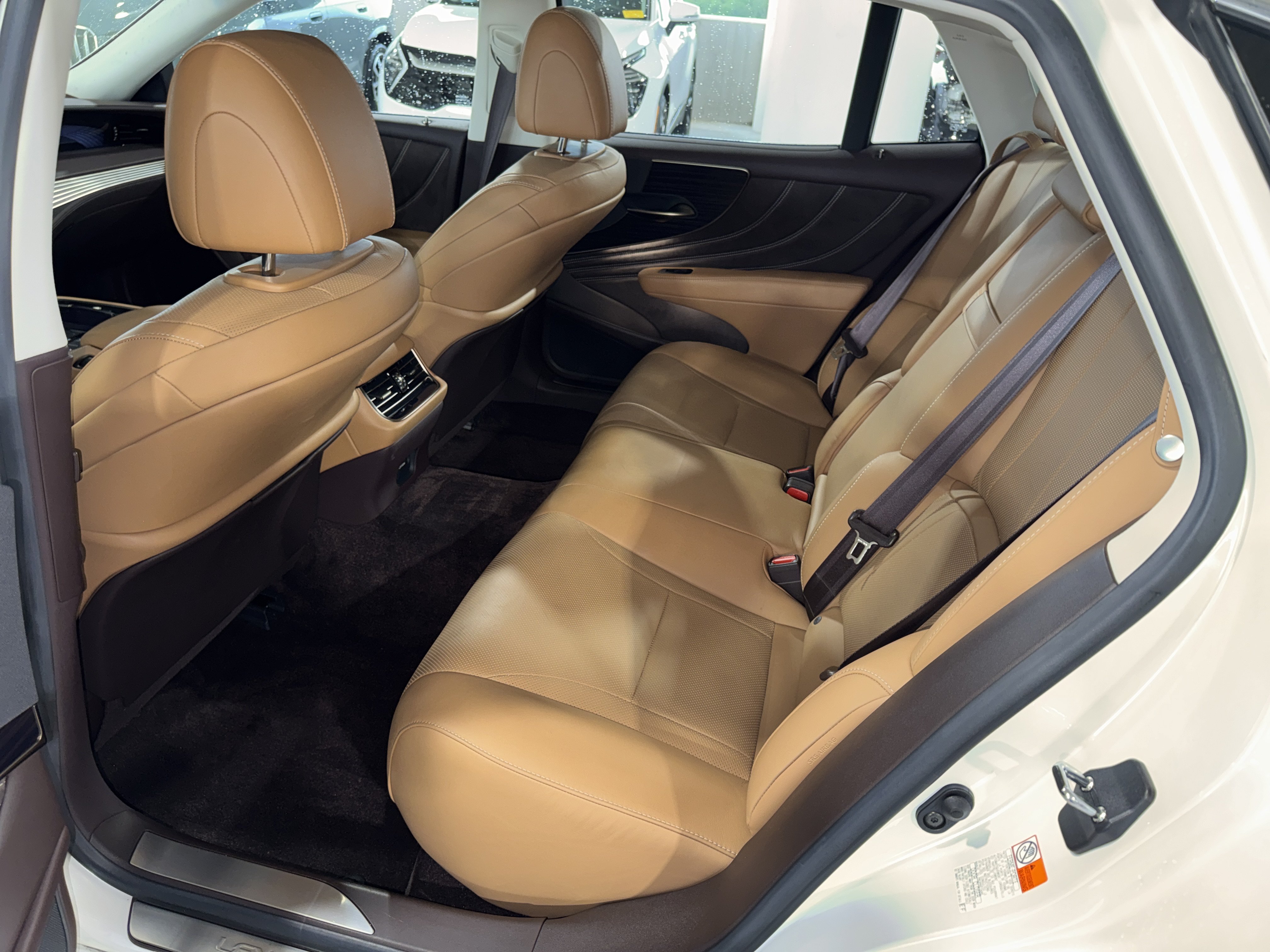Used 2019 Lexus LS 500 w/ Accessory Package (Z2) RWD image 15