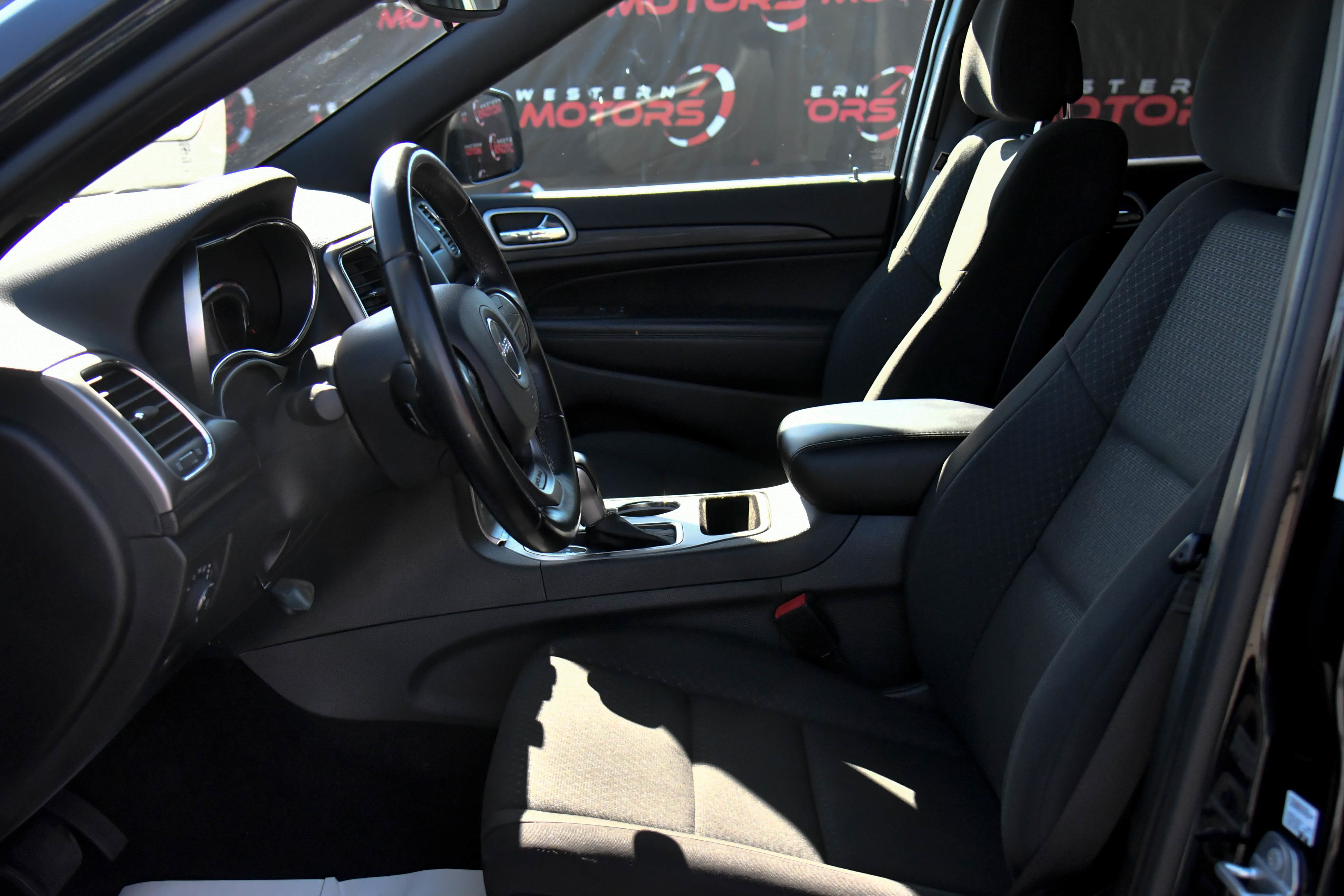 Used 2021 Jeep Grand Cherokee Laredo image 17