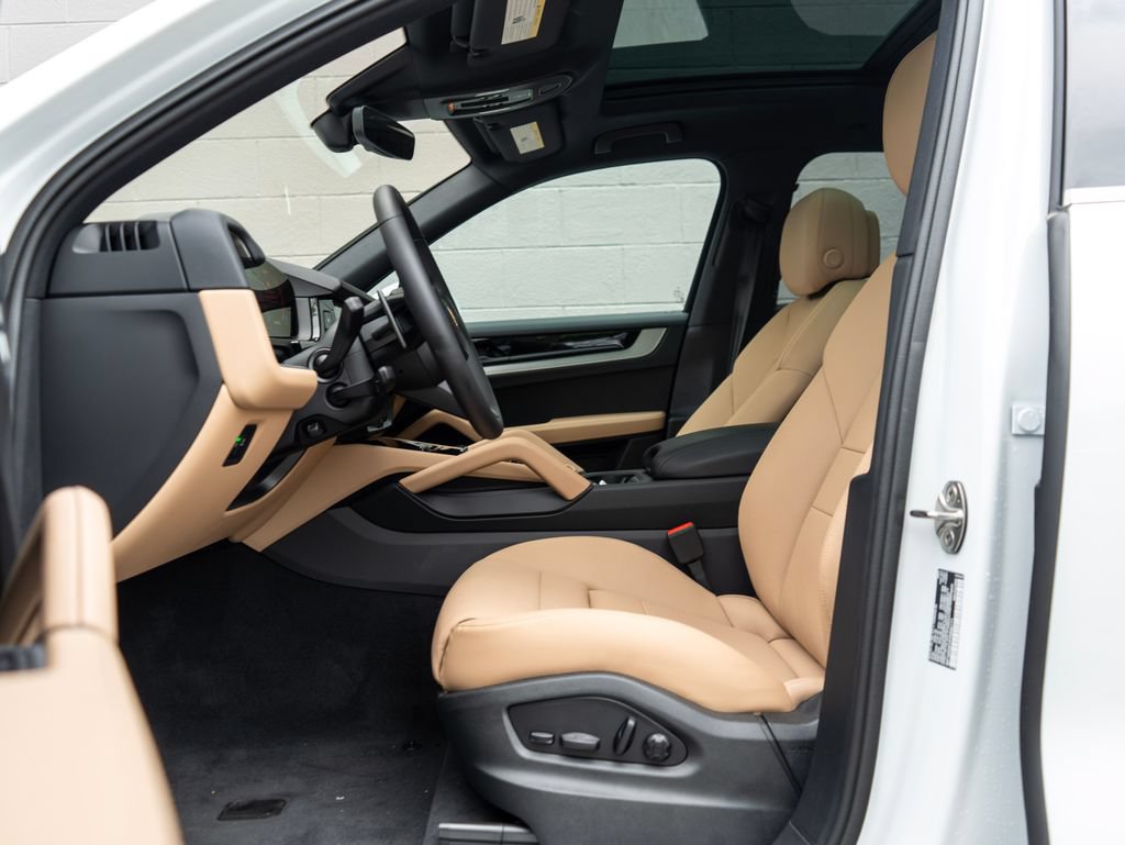 New 2026 Porsche Cayenne AWD/4WD image 17