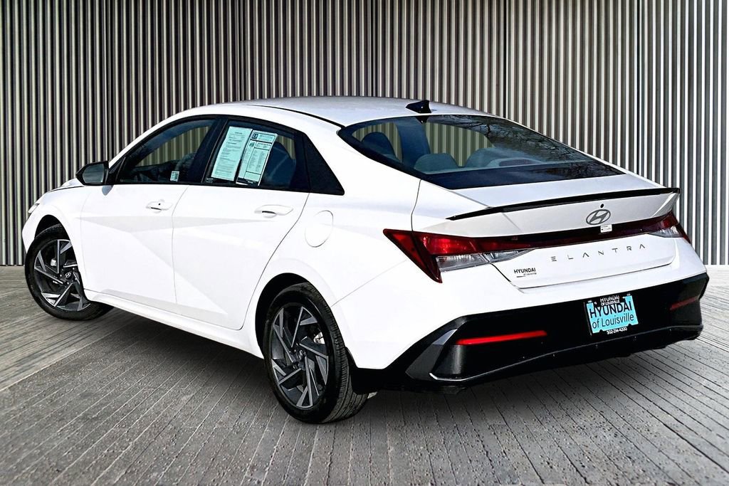 Certified 2025 Hyundai Elantra Sport image 3