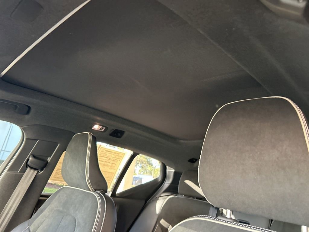 Used 2022 Volvo XC40 T5 R-Design w/ Advanced Package image 17