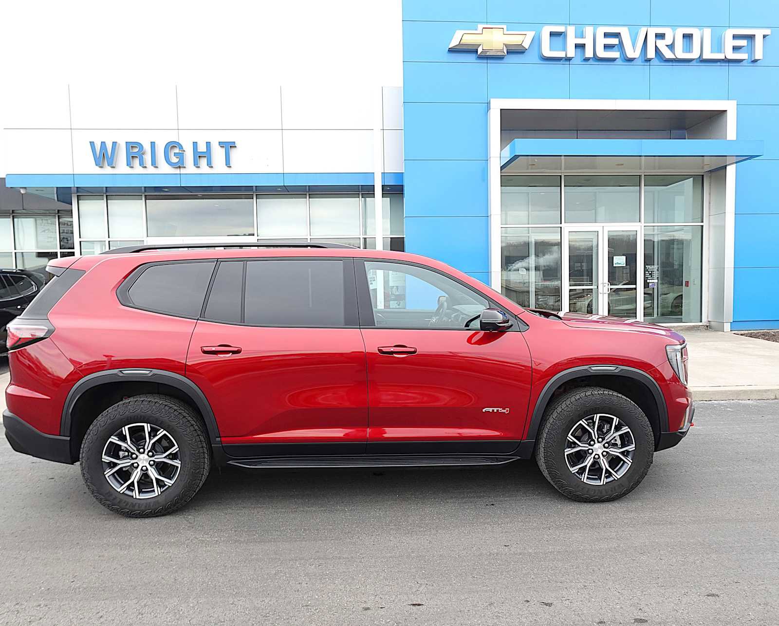 Used 2025 GMC Acadia AT4 w/ Luxury Package image 2