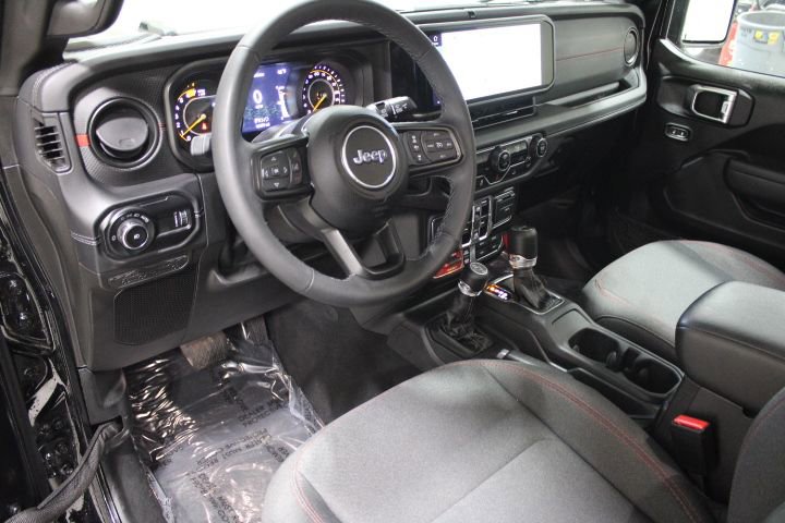 Used 2025 Jeep Wrangler Rubicon image 43