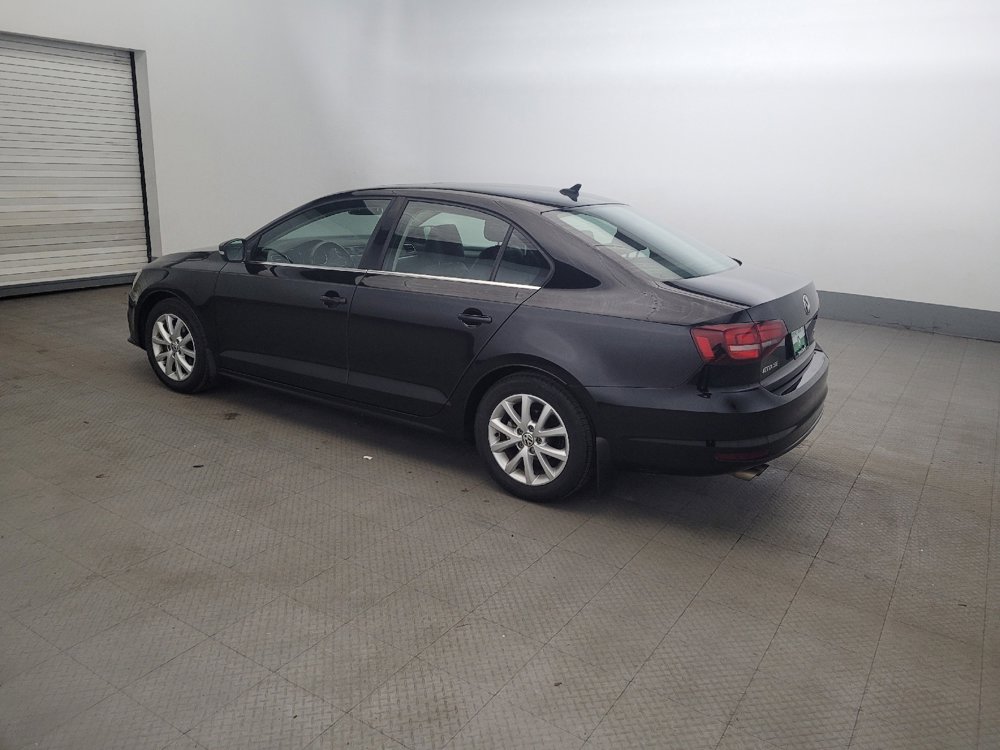 Used 2017 Volkswagen Jetta SE FWD image 3