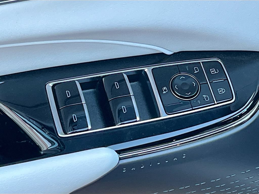 Used 2025 Cadillac Lyriq Luxury AWD/4WD image 18